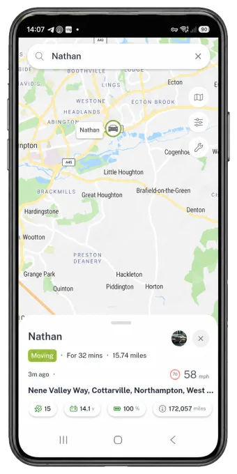 Trackerman mobile tracking screen showing a vehicle's current location, speed and status